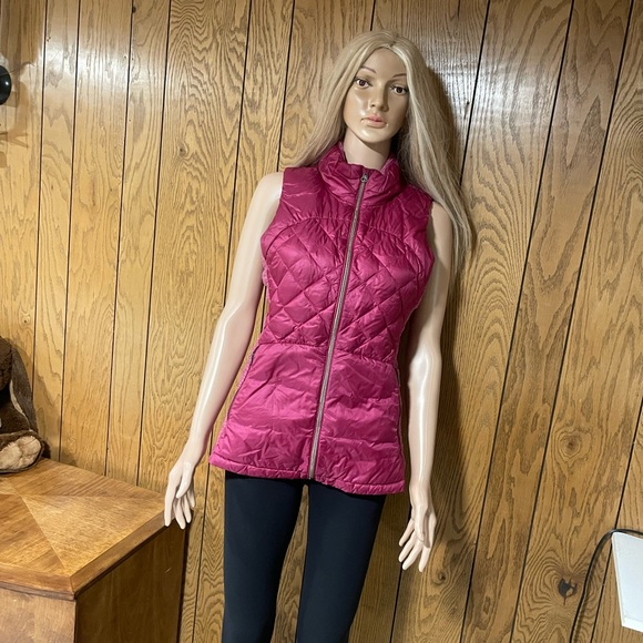 Lululemon" Down For A Run Vest-Berry Rumble - Picture 14 of 16